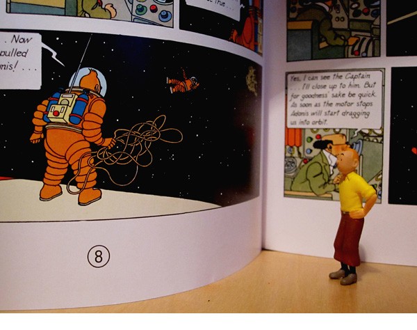 Tintin model and book